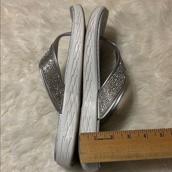 Capelli of New York Silver Sporty Sandals - Picture 2 of 6